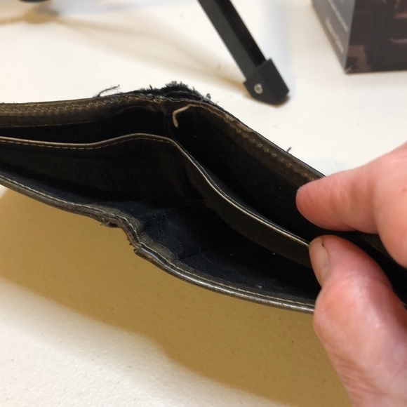 Vintage Gucci Wallet with flaws Make an offer - Picture 9 of 9